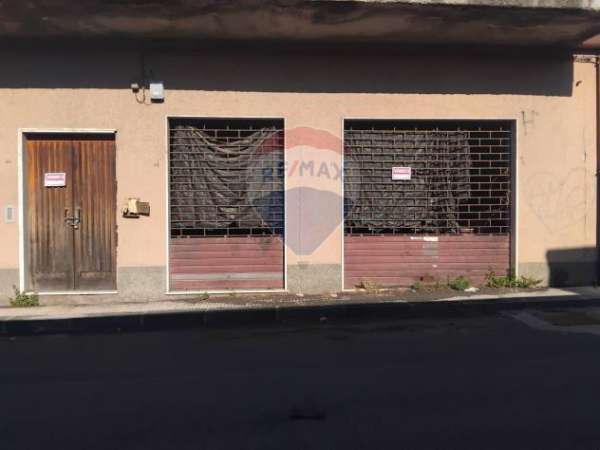 Foto Locale Commerciale in affitto a Santa Venerina