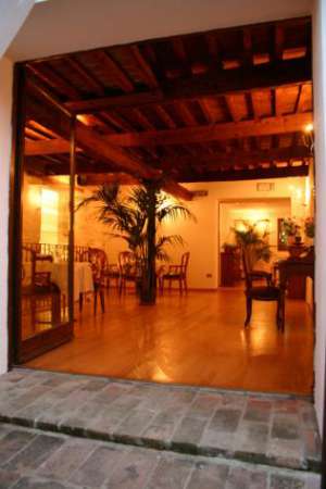 Foto Locale commerciale in affitto a Santarcangelo di Romagna