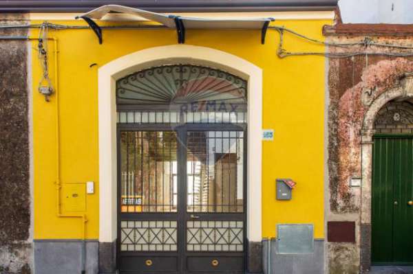 Foto Locale Commerciale in affitto a Trecastagni