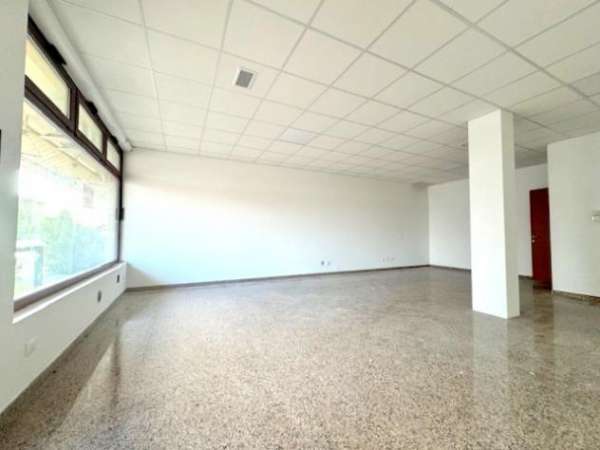 Foto Locale commerciale in affitto a Vicenza