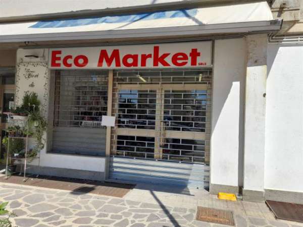 Foto Locale commerciale in Affitto in zona SEMICENTRO