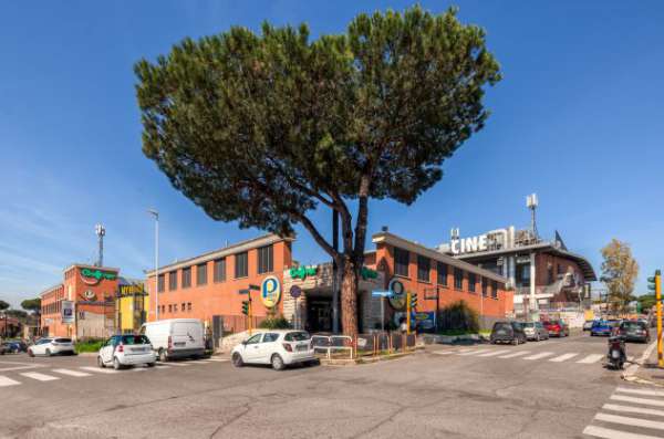 Foto Locale commerciale Ottavia Centro Commerciale Gulliver