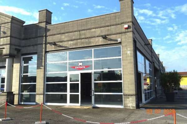 Foto Locale Commerciale Pluriuso a Cigliano (Vc)