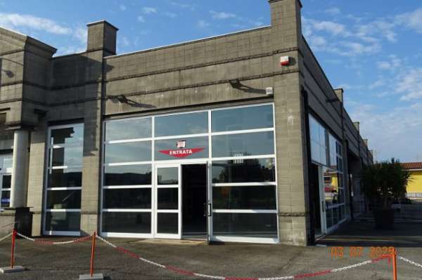 Foto Locale Commerciale Pluriuso a Cigliano (Vc)