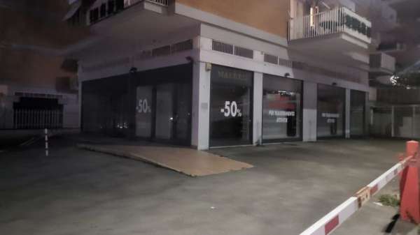 Foto LOCALE COMMERCIALE RIF. A1/2425