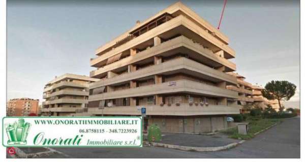 Foto Locale commerciale V-549 MQ 72 a Roma