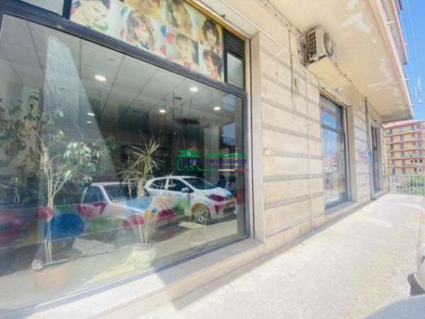 Foto Locale commerciale zona Archimede