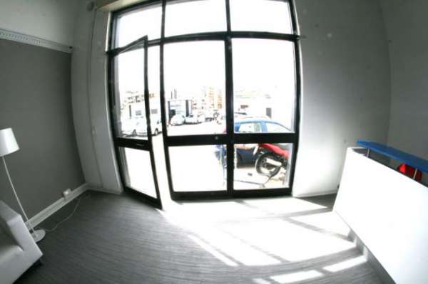 Foto Locale con uffici in complesso custodito incluso parcheggi
