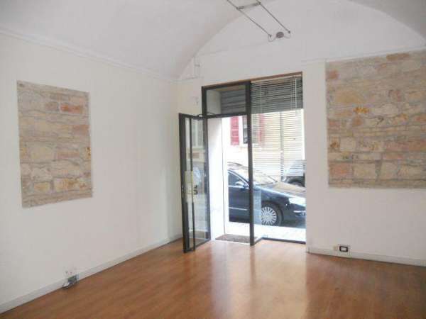 Foto LOCALE in AFFITTO a ANCONA