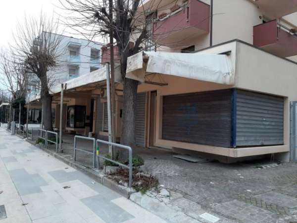 Foto Locale per studio o negozio in riva al mare Rimini Rivabella