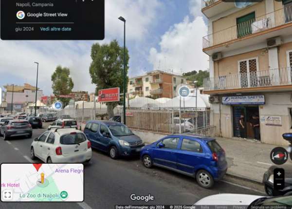 Foto Locale Seminterrato 45 mq con Accesso Auto  Via Terracina (Napoli)