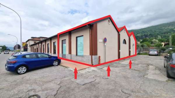 Foto Locale strategico a Gavirate, ideale per ogni attivit