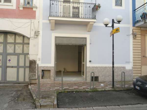 Foto LOCALECOMMERCiALE Di 35 MQ *Via SAN MARCO- CASALNUOVO