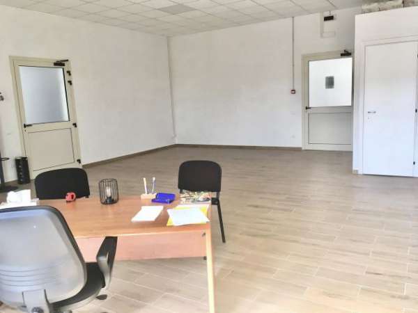 Foto Locali uso ufficio/studio professionale in affitto a Civita Castellana