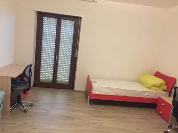 Foto LOCAZIONE CAMERA CON ANNESSO BAGNO IN CHIETI SCALO