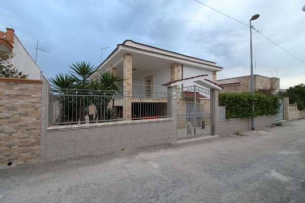 Foto LOCAZIONE TURISTICA MARINA DI LIZZANO