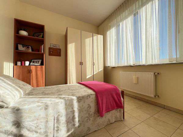 Foto Luminosa stanza singola con bagno privato