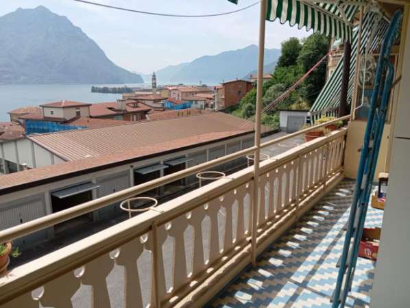 Foto Luminoso appartamento vista lago a Lovere