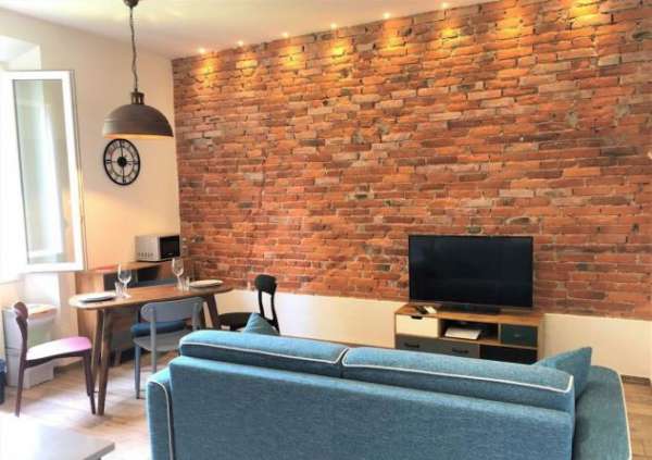 Foto Luminoso bilocale ristrutturato con balcone, cantina e posto auto