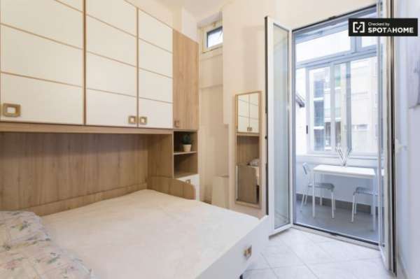 Foto LUMINOSO MONOLOCALE CON VERANDA