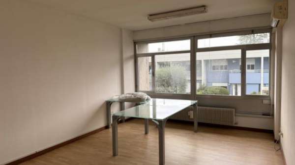 Foto Luminoso ufficio di 70mq