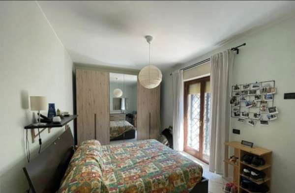 Foto LUNGHEZZA PENTALOCALE CON GIARDINO PRIVATO