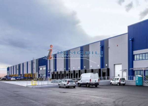 Foto Magazzino - Deposito in Affitto a Settala