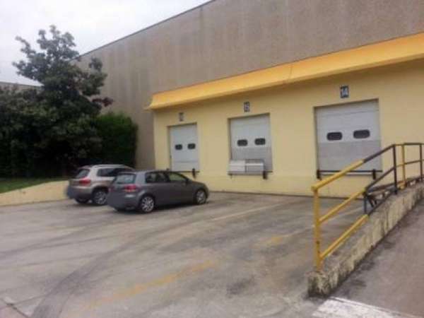 Foto Magazzino - Deposito in Affitto a Settala