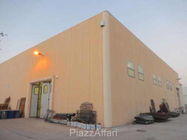 Foto Magazzino a Campolongo Maggiore - Rif. ACAMP02