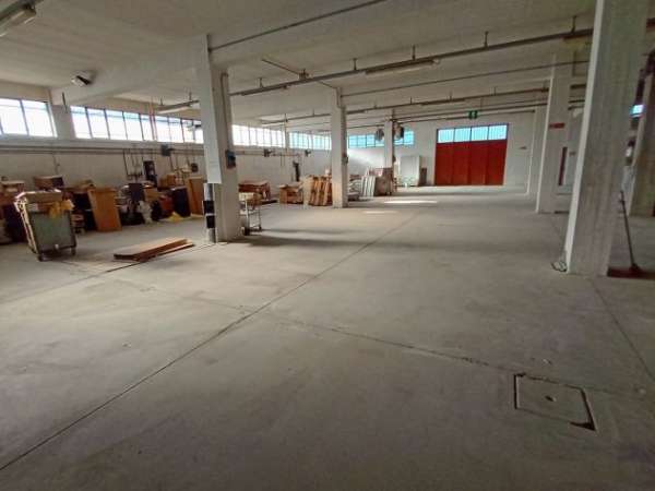 Foto Magazzino di 430 mq alla Baraccola