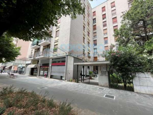 Foto Magazzino in affitto a Brescia - 1 locale 200mq