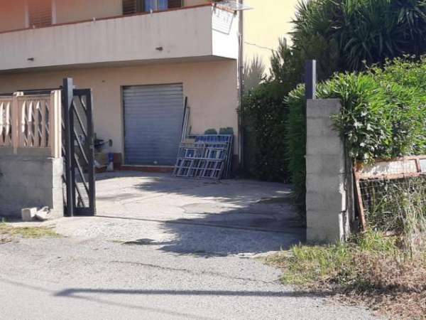 Foto Magazzino in affitto a Catanzaro