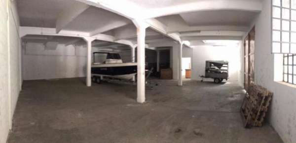 Foto Magazzino in affitto a Genova