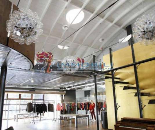 Foto Magazzino in affitto a Milano - 4 locali 2000mq