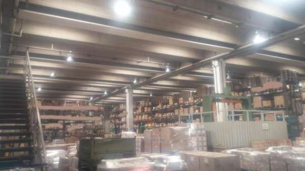 Foto Magazzino in affitto a Monza - 4 locali 9800mq