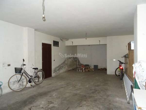 Foto Magazzino in affitto a Senigallia