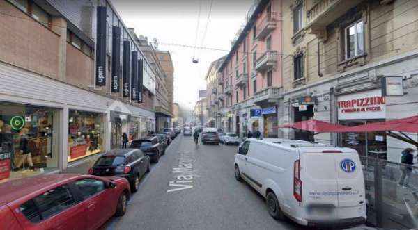 Foto magazzino su strada  255 mq.  Mq . ASSAGO VIA CHIESA ROSSA