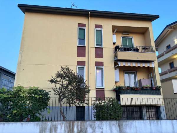 Foto Mansarda in affitto a Rozzano