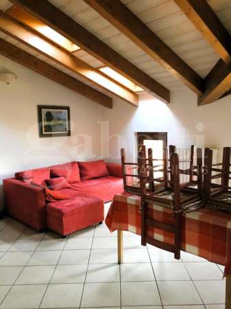 Foto Mansarda in affitto a Turate