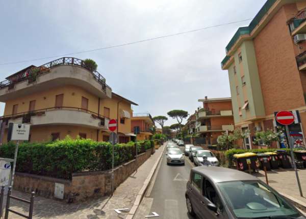 Foto MARINO SANTA MARIA DELLE MOLE TRILOCALE ARREDATO CON DOPPI SERVIZI, GIARDINO E P