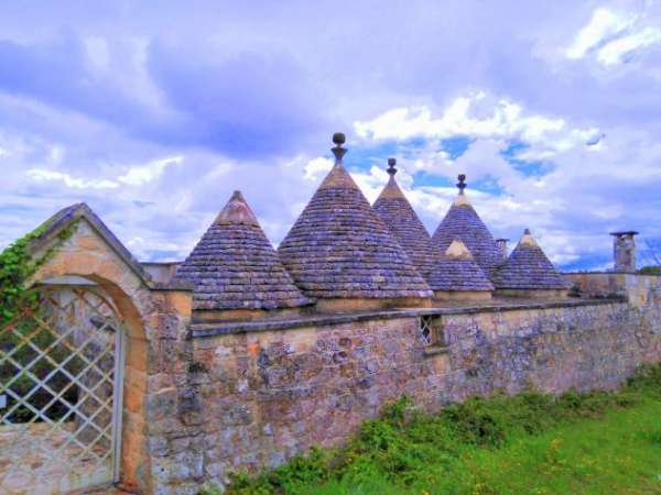 Foto Martina Franca Valle d'Itria masseria con trulli ed ampio terreno