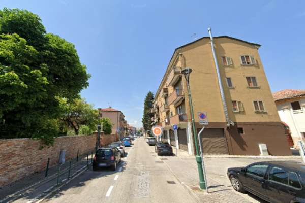 Foto MESTRE - POSTO LETTO IN VILLA