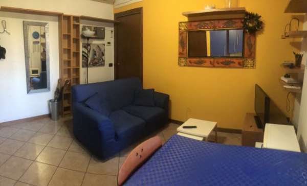 Foto Milano MM Famagosta/Romolo solo a donna lavatrice