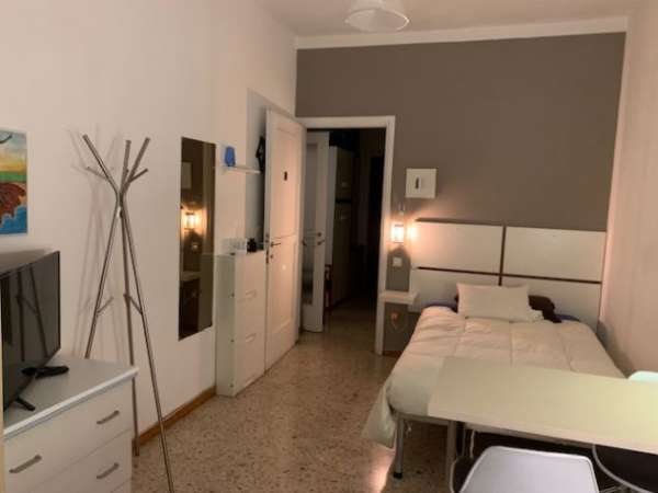 Foto Milano Navigli vicino cittadella olimpiadi stanza singola arredata