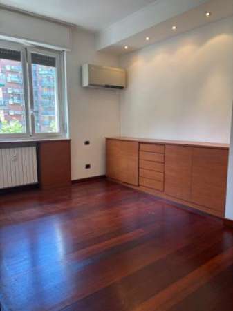 Foto Milano ottimo ampio monolocale Via Dei Fiordalisi 18 - offriamo in locazione .euro 950- piu 150 di spese -