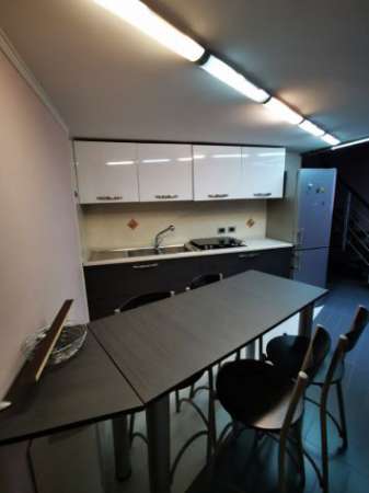 Foto MOCCIA BILOCALE DUPLEX ARREDATO CORSO TRIESTE CON POSTO AUTO (J2)