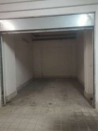 Foto MOCCIA BOX AUTO CENTRO CON SERRANDA ELETTRICA (FR)