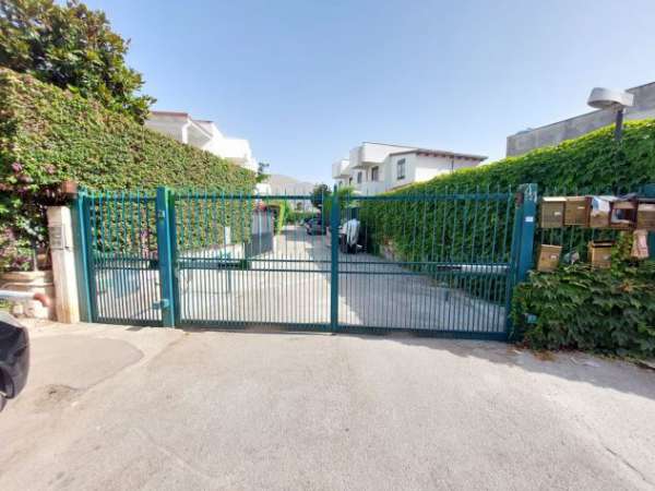 Foto MONDELLO TRIVANI ARREDATO LOCASI NOVEMBRE/MAGGIO