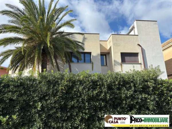 Foto Mondello-Valdesi  � Via Marinai Alliata