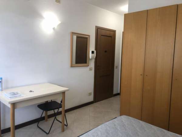 Foto Monolocale arredato con angolo cottura e servizio, oltre cantina e lavanderia, termosingolo, ascensore. Il prezzo  comprensivo delle spese delle prin